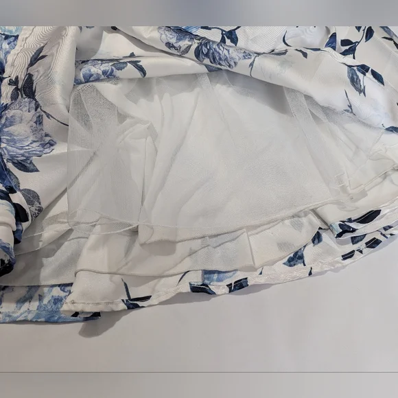 City Studio 2 Piece Lace Peekaboo A-Lined Flyaway Formal Gown W/ Pockets - Picture 13 of 14